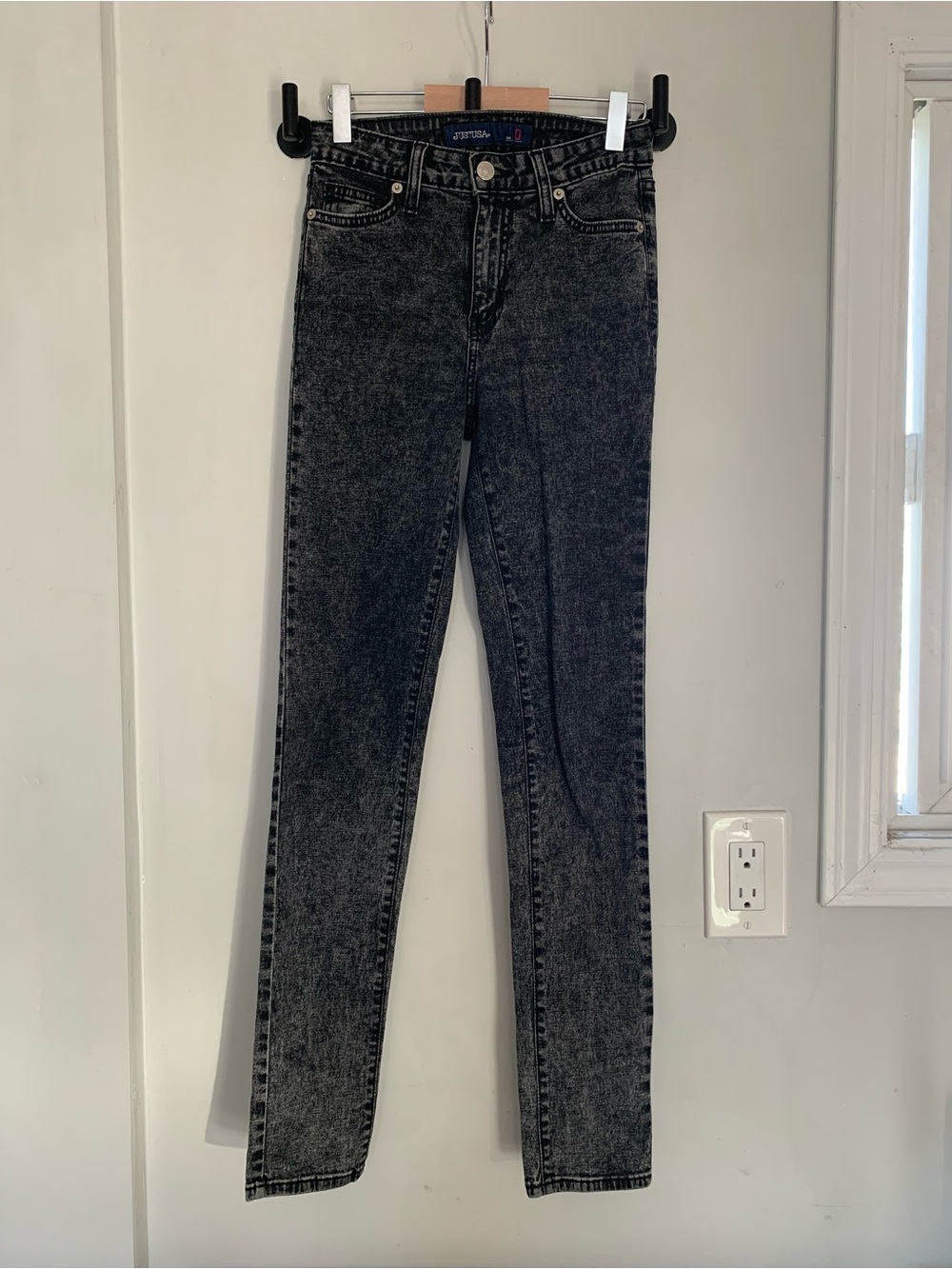 Black Acid-Wash High-Rise Skinny Jeans — Size 0 | Like New 🖤